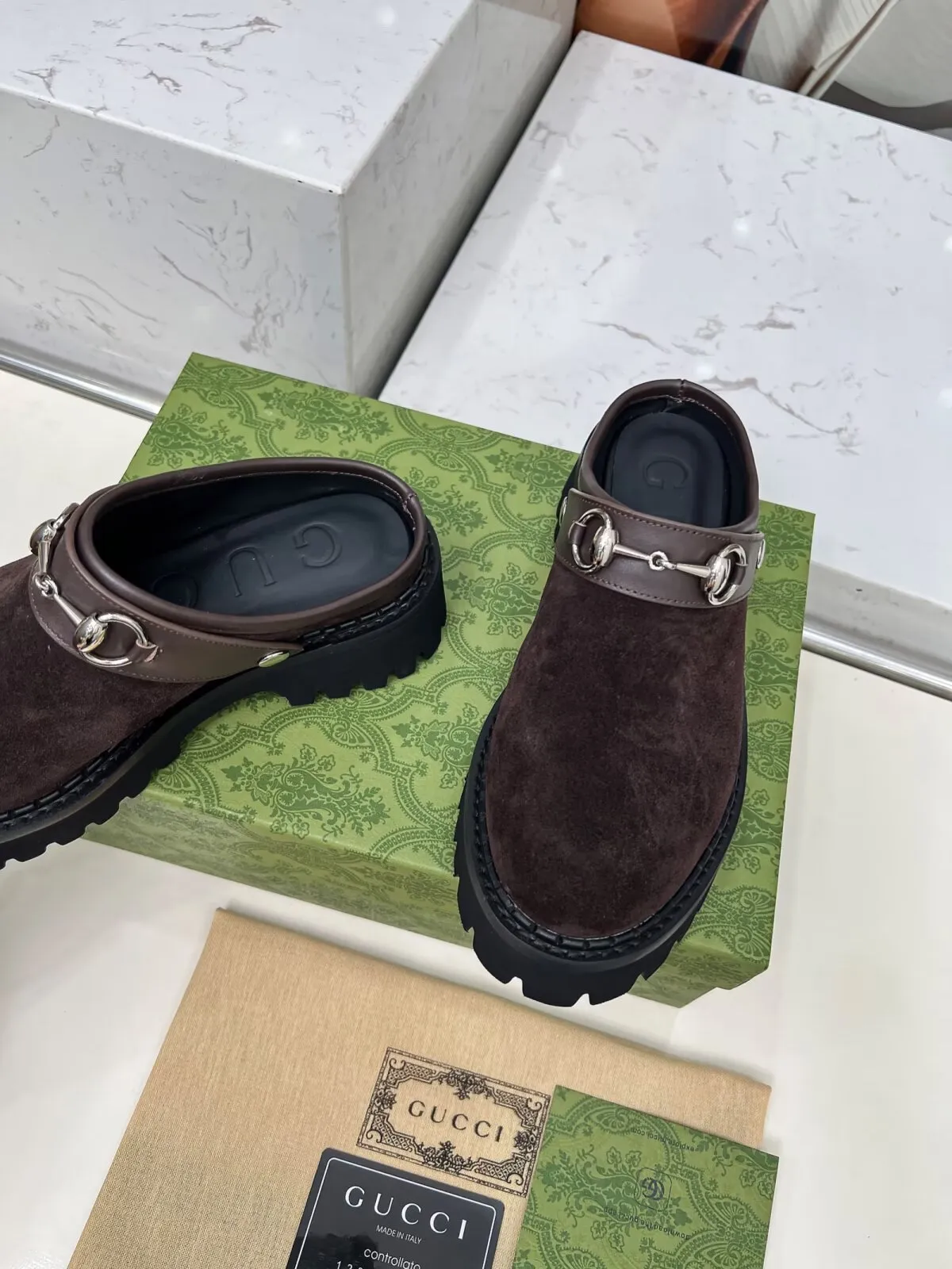 👟👟Ex-factory price 480👟👟 GUCCI British-style fashion slippers, lazy design back stumbling ➕thick sole increased height, empty back shape looming with exposed ankles, super cool when walking, age-neutral style, wide audience, Fabric: cowhide, mercerized cow suede Lining/foot pad: cowhide Outsole: foam outsole Heel height: 5cm Number of yards: 35-42 (customized numbers at both ends) Color: 4 colors available: black, brown, and military green Packing: card, bag
